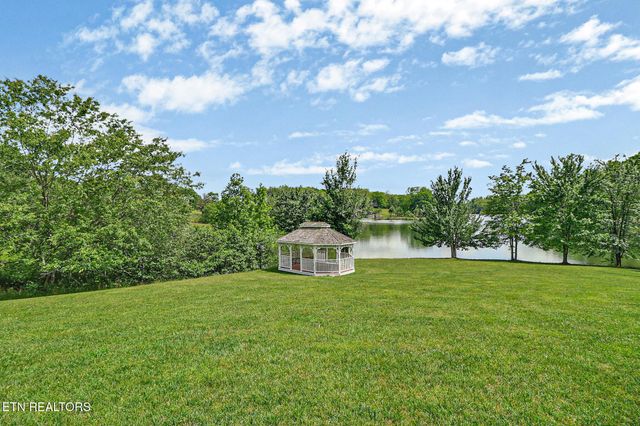310 Old Stagecoach Place, Crossville, TN 38571