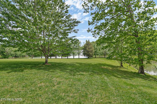 310 Old Stagecoach Place, Crossville, TN 38571