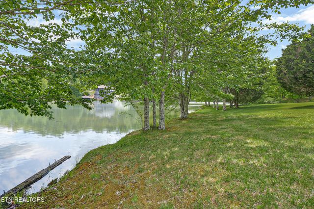 310 Old Stagecoach Place, Crossville, TN 38571