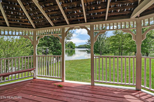 310 Old Stagecoach Place, Crossville, TN 38571