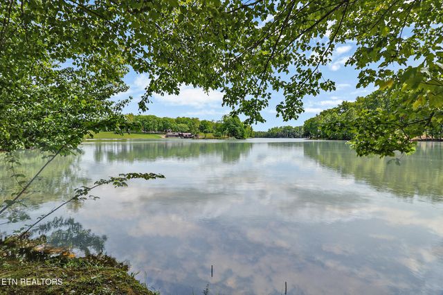 310 Old Stagecoach Place, Crossville, TN 38571