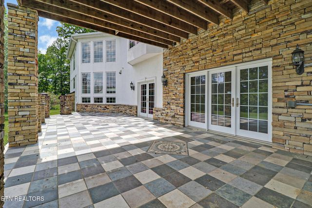 310 Old Stagecoach Place, Crossville, TN 38571