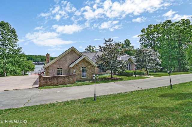 310 Old Stagecoach Place, Crossville, TN 38571