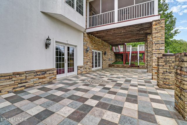 310 Old Stagecoach Place, Crossville, TN 38571