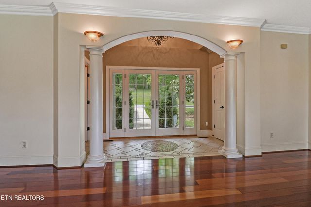 310 Old Stagecoach Place, Crossville, TN 38571