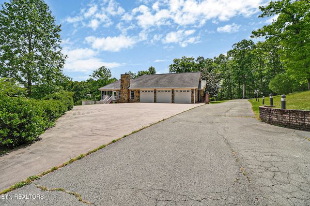 310 Old Stagecoach Place, Crossville, TN 38571