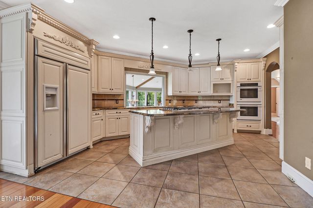 310 Old Stagecoach Place, Crossville, TN 38571