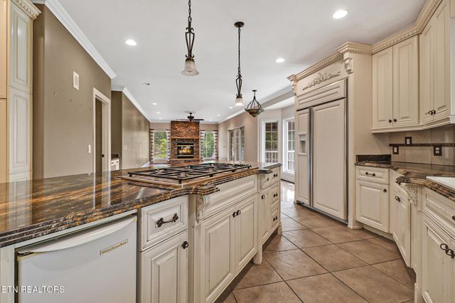 310 Old Stagecoach Place, Crossville, TN 38571