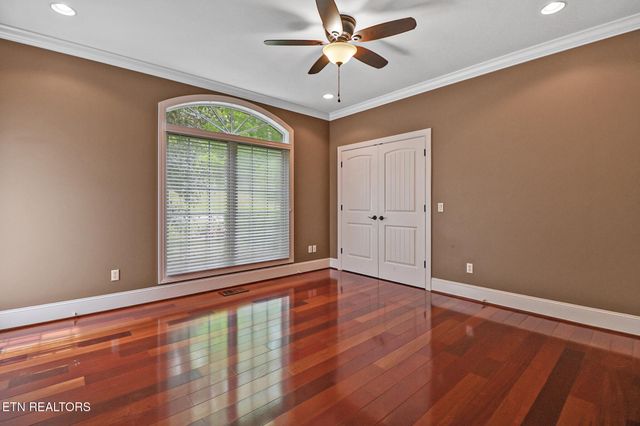 310 Old Stagecoach Place, Crossville, TN 38571