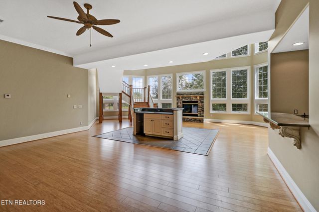 310 Old Stagecoach Place, Crossville, TN 38571
