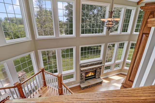 310 Old Stagecoach Place, Crossville, TN 38571