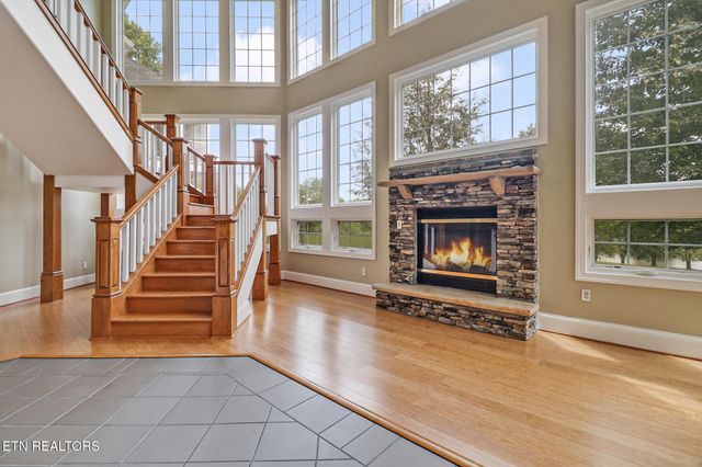 310 Old Stagecoach Place, Crossville, TN 38571