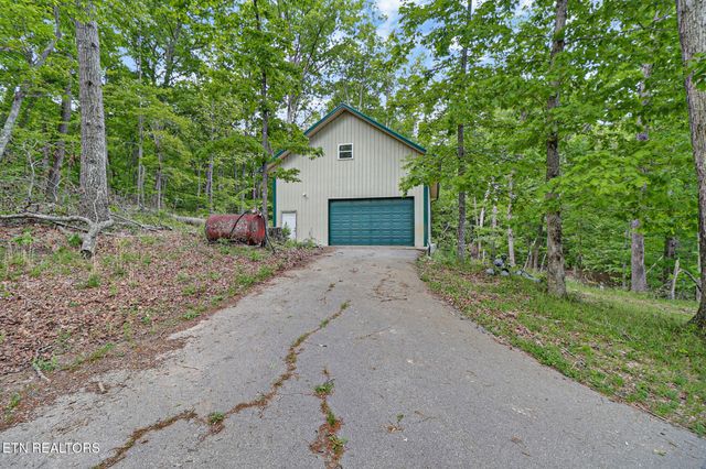 310 Old Stagecoach Place, Crossville, TN 38571