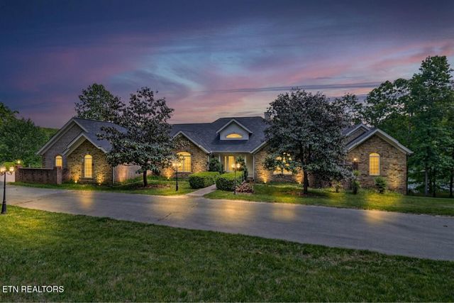 310 Old Stagecoach Place, Crossville, TN 38571