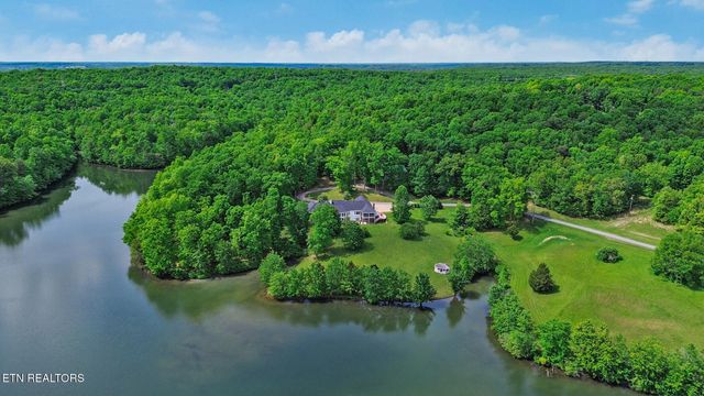 310 Old Stagecoach Place, Crossville, TN 38571