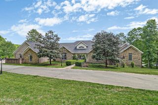 310 Old Stagecoach Place, Crossville, TN 38571