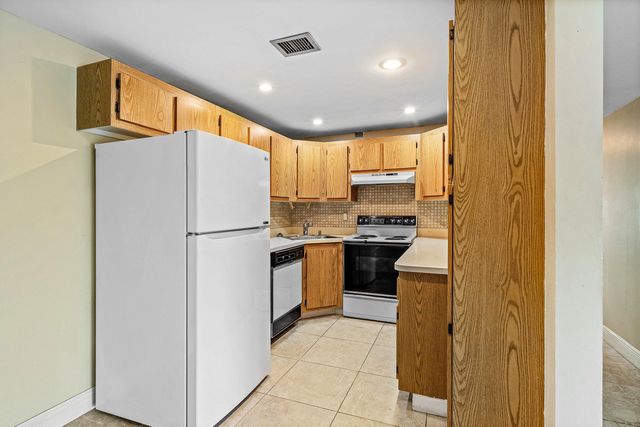 826 Sky Pine Way D1, Greenacres, FL 33415