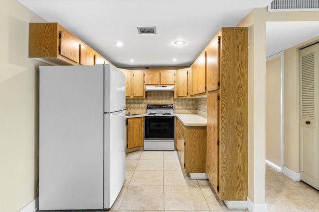 826 Sky Pine Way D1, Greenacres, FL 33415