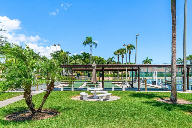 826 Sky Pine Way D1, Greenacres, FL 33415