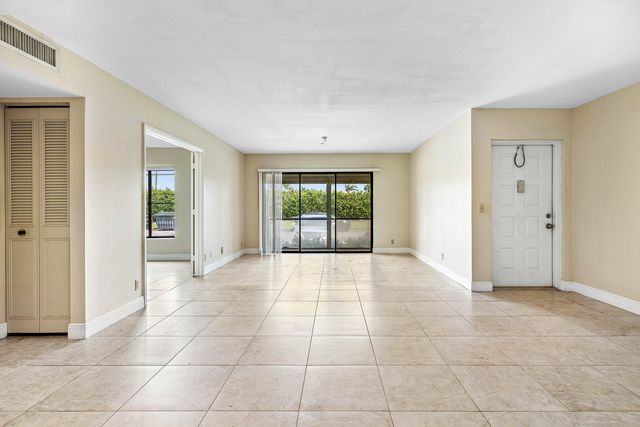 826 Sky Pine Way D1, Greenacres, FL 33415