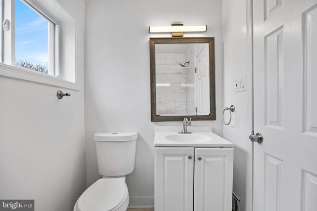 5810 LONGFELLOW ST, Riverdale, MD 20737