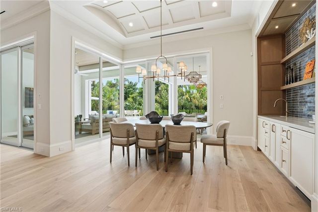 626 Fountainhead LN, Naples, FL 34103