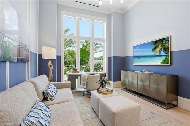 626 Fountainhead LN, Naples, FL 34103