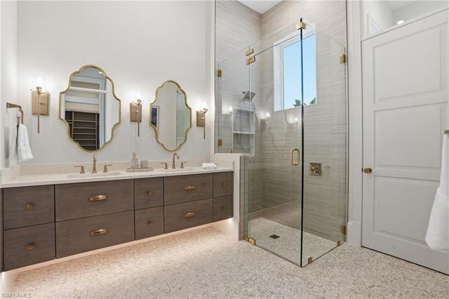 626 Fountainhead LN, Naples, FL 34103