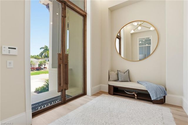 626 Fountainhead LN, Naples, FL 34103