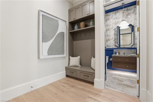 626 Fountainhead LN, Naples, FL 34103