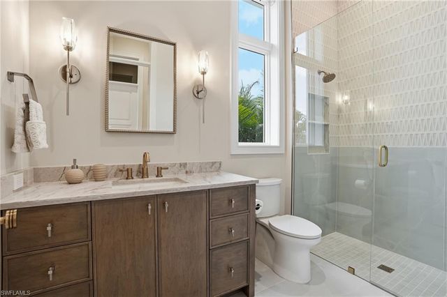 626 Fountainhead LN, Naples, FL 34103