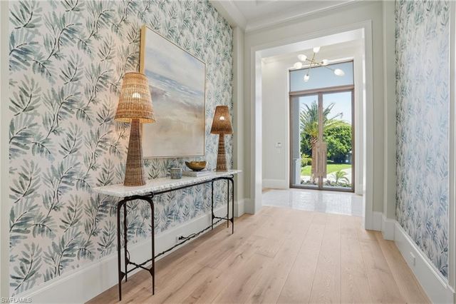 626 Fountainhead LN, Naples, FL 34103