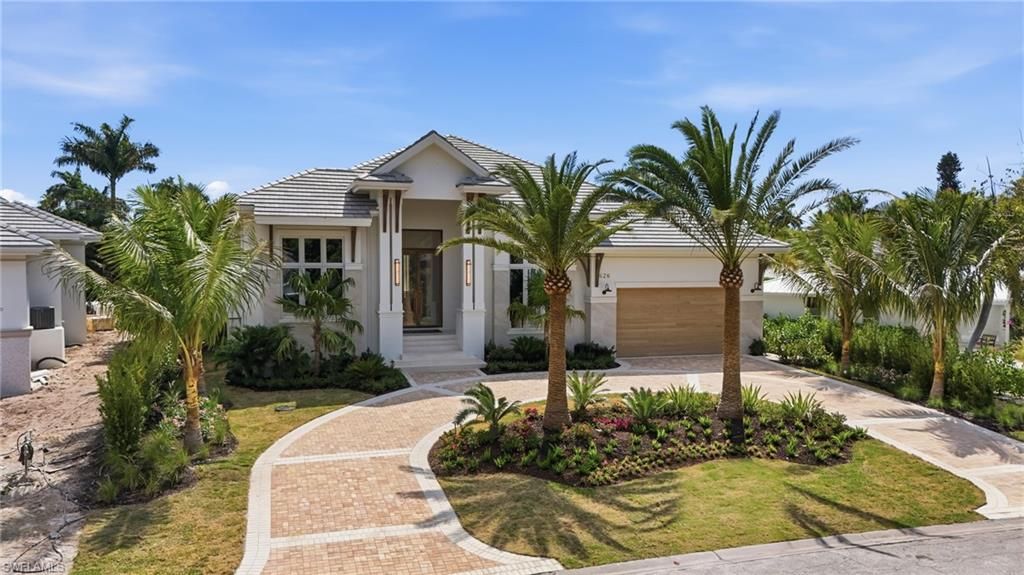 626 Fountainhead LN, Naples, FL 34103