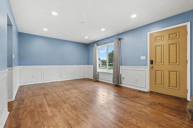8485 Forrest Drive, Canton, MI 48187