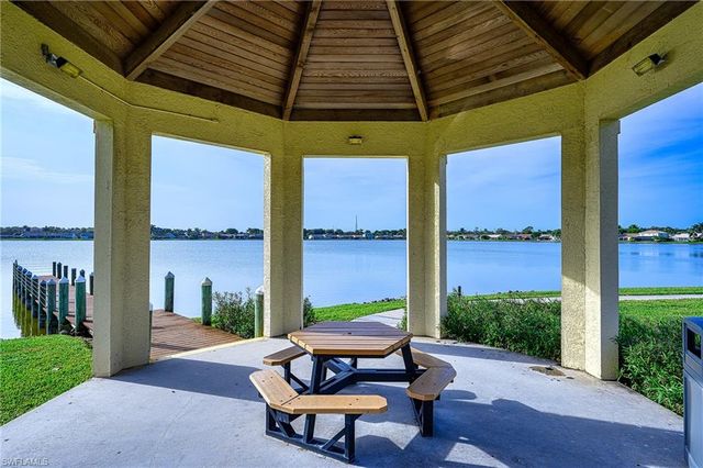 7778 Emerald CIR P104, Naples, FL 34109