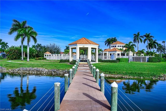 7778 Emerald CIR P104, Naples, FL 34109