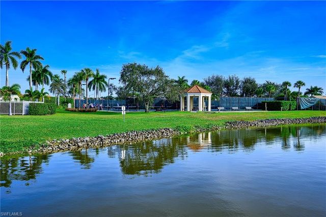 7778 Emerald CIR P104, Naples, FL 34109