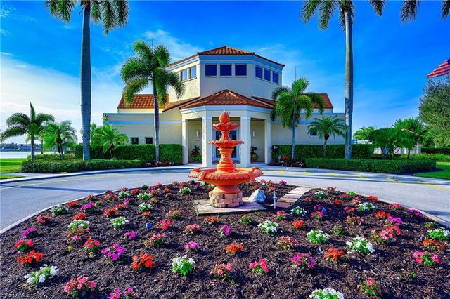 7778 Emerald CIR P104, Naples, FL 34109