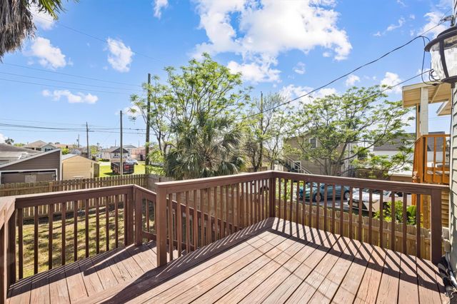 5017 Avenue K, Galveston, TX 77551