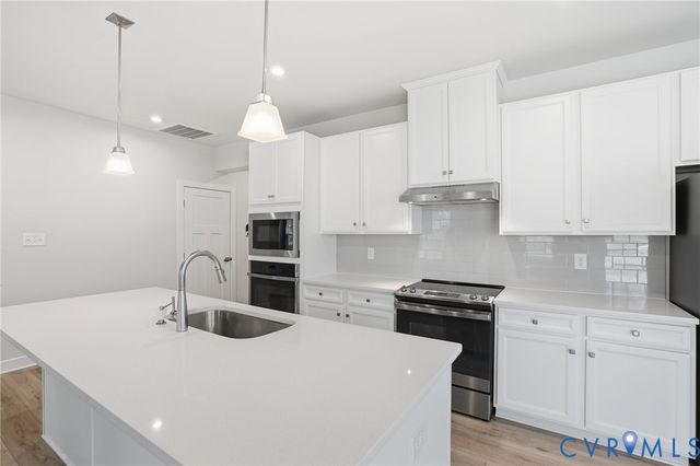 11325 Vulcan Ln, Chester, VA 23831