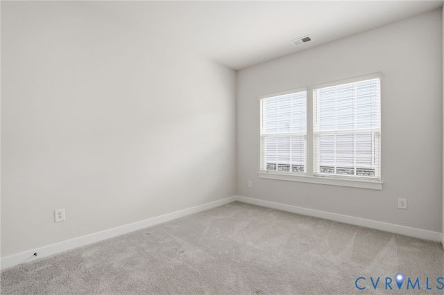 11325 Vulcan Ln, Chester, VA 23831