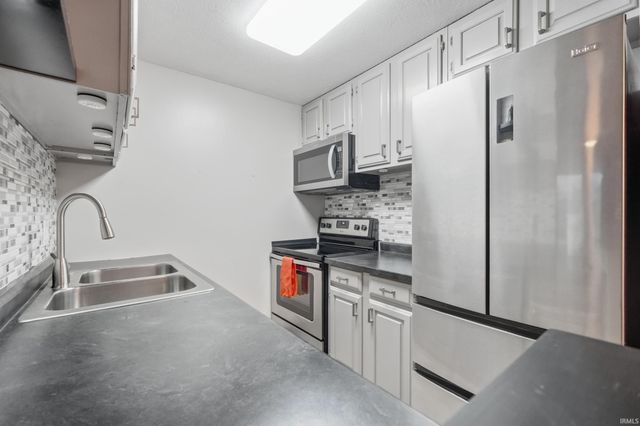 2927 Westbrook Dr Apt B417, Fort Wayne, IN 46805