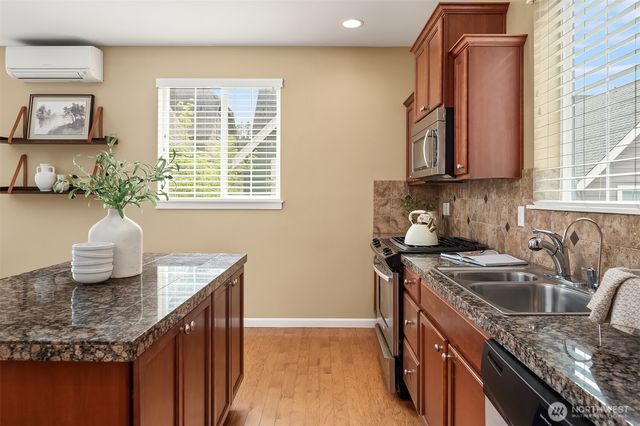 364 NE Darby Lane, Issaquah, WA 98029