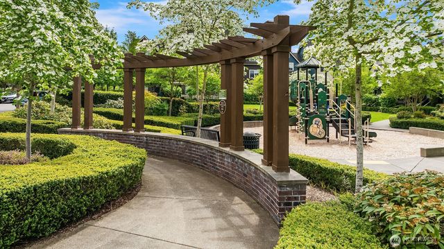 364 NE Darby Lane, Issaquah, WA 98029