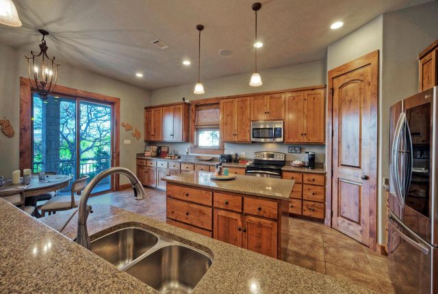 4834 Travis Oaks DR, Marble Falls, TX 78654