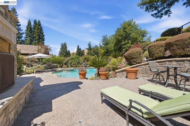 2962 Deer Meadow Dr, Danville, CA 94506