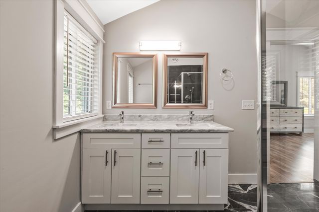 2498 Center Point Rd, Hendersonville, TN 37075
