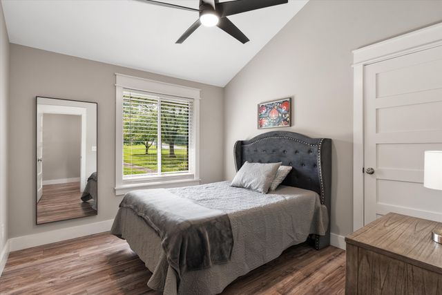 2498 Center Point Rd, Hendersonville, TN 37075