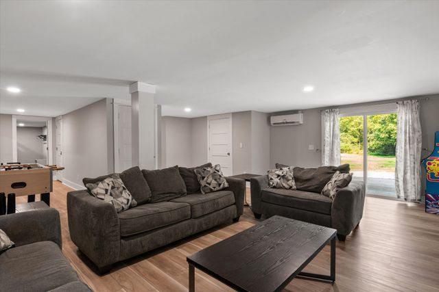 2498 Center Point Rd, Hendersonville, TN 37075