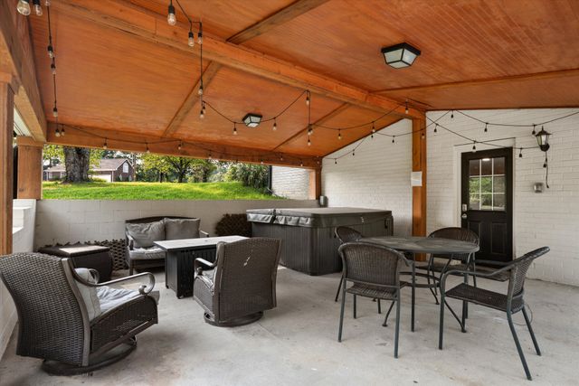 2498 Center Point Rd, Hendersonville, TN 37075